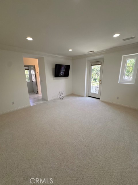44 Arcata, Irvine CA: https://media.crmls.org/medias/ee1fb7ed-92a7-4307-99f5-72aec8f045d0.jpg