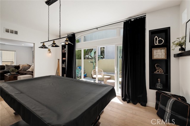 1111 Manhattan Ave, Hermosa Beach CA: https://media.crmls.org/medias/ee204e21-880e-4d8f-a8bb-10e05dc14e4e.jpg