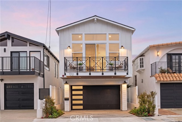 1212 19th Street, Hermosa Beach, California 90254, 4 Bedrooms Bedrooms, ,4 BathroomsBathrooms,Residential,For Sale,19th,SB26062974
