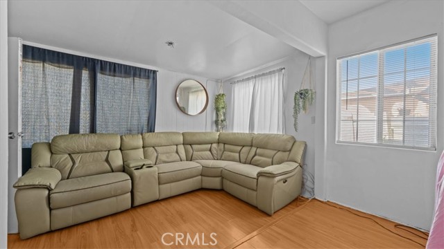 Detail Gallery Image 4 of 41 For 7603 Date Ave, Fontana,  CA 92336 - 3 Beds | 1/1 Baths