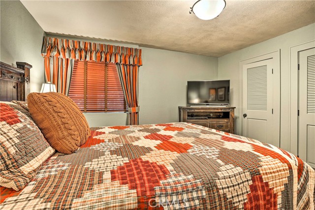 Detail Gallery Image 21 of 30 For 26637 Lake Forest Dr, Twin Peaks,  CA 92391 - 2 Beds | 2/1 Baths