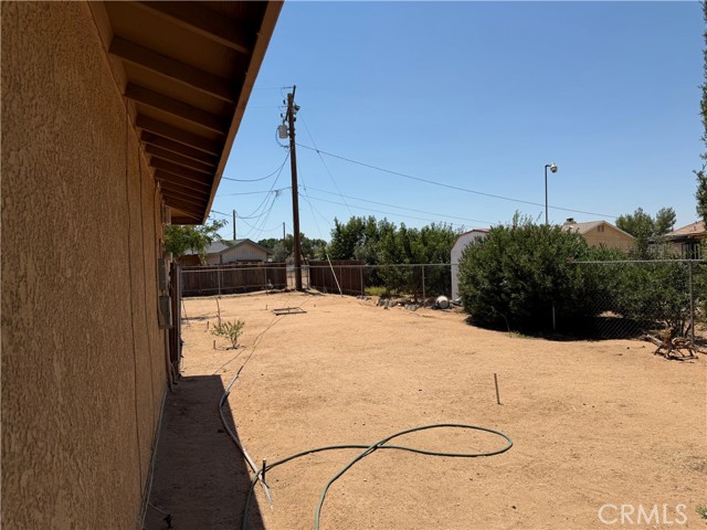 21275 Pocomoke Court, Apple Valley CA: https://media.crmls.org/medias/ee22a43c-252d-4258-9263-9b847755864d.jpg