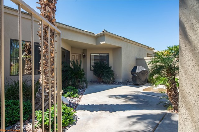 Detail Gallery Image 5 of 40 For 54421 Oakhill Ln, La Quinta,  CA 92253 - 2 Beds | 2/1 Baths