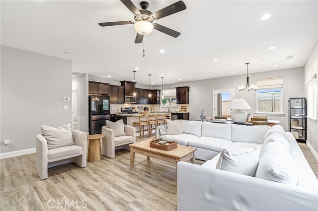 1206 Bristlecone Drive, Madera CA: https://media.crmls.org/medias/ee23726c-3fbc-47f2-9392-d9e66f8d1040.jpg