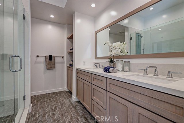 324 Bayview Drive, Hermosa Beach, California 90254, 3 Bedrooms Bedrooms, ,3 BathroomsBathrooms,Residential,Sold,Bayview,SB17236380