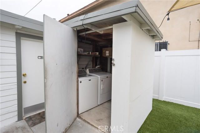 1012 Temple Ave, Long Beach CA: https://media.crmls.org/medias/ee23f033-bd65-4f14-91f2-356ece274891.jpg