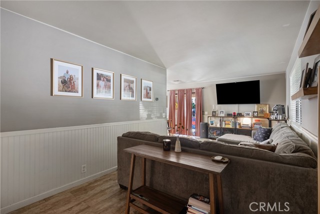 304 S Minnesota Avenue, Glendora CA: https://media.crmls.org/medias/ee25137d-aab2-44b4-91f1-cf58b1b4bb56.jpg