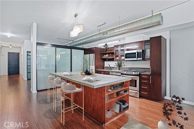 1111 S Grand Avenue, Los Angeles CA: https://media.crmls.org/medias/ee2576e1-bf93-4ec2-aa8d-aef7e91040af.jpg