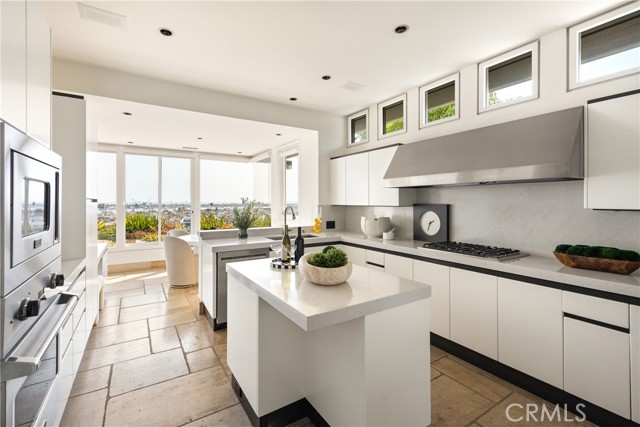 1535 Dolphin Terrace, Corona del Mar CA: https://media.crmls.org/medias/ee268f6d-8426-4edb-a5cd-80f2579b65fd.jpg