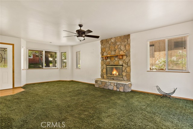 Detail Gallery Image 5 of 29 For 2135 Spring Oak Dr, Running Springs,  CA 92382 - 3 Beds | 2/1 Baths