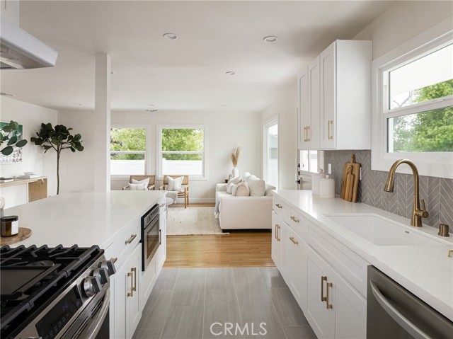 22105 Ellinwood Drive, Torrance CA: https://media.crmls.org/medias/ee27617f-ffe9-4ff7-ad33-e68cf5cf4ad4.jpg