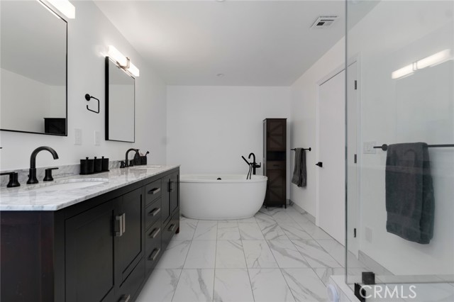 22828 Hartland Street photo 23