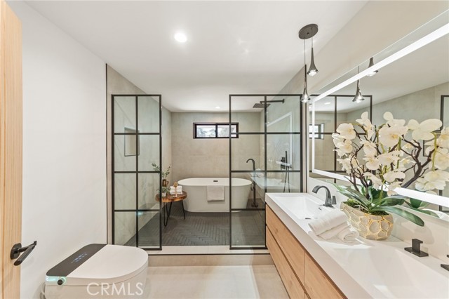 Detail Gallery Image 18 of 42 For 22850 Margarita Dr, Woodland Hills,  CA 91364 - 3 Beds | 3/1 Baths