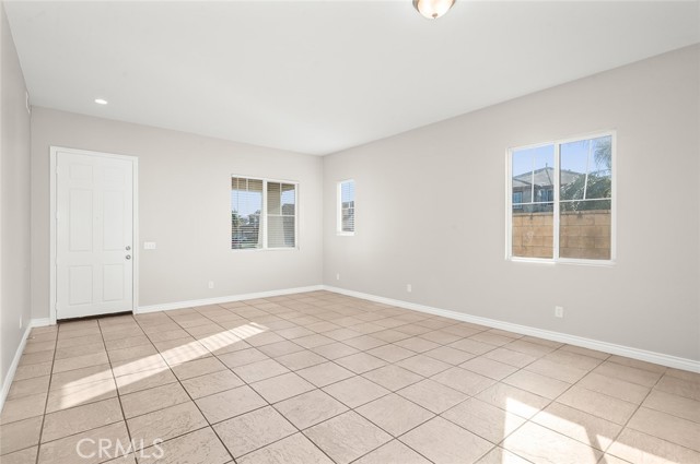 Detail Gallery Image 9 of 43 For 12966 Eastern Shore Dr, Corona,  CA 92880 - 4 Beds | 2/1 Baths