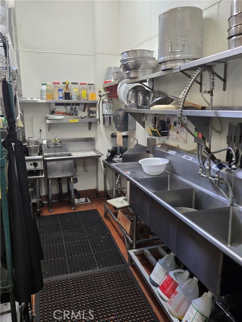 1465 3RD ST, Los Angeles CA: https://media.crmls.org/medias/ee294e63-5bbd-4695-9d7b-214b617fee14.jpg