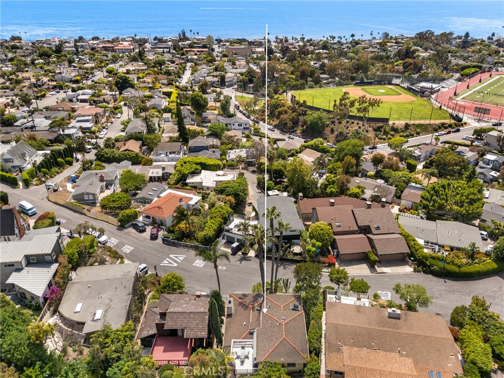 https://media.crmls.org/medias/ee29d966-724b-424f-917f-fbdcb46f0e6b.jpg?preset=X-Large
