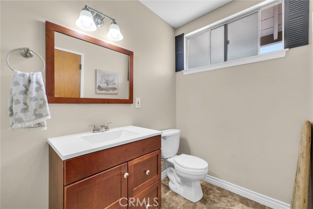 Detail Gallery Image 14 of 34 For 350 E Hacienda, Corona,  CA 92879 - 3 Beds | 2/1 Baths