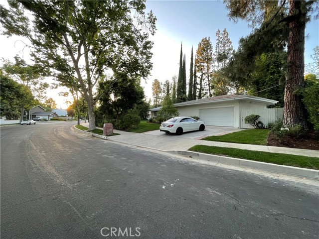 24041 Mariano Street, Woodland Hills CA: https://media.crmls.org/medias/ee2aeb28-3124-435f-b9c8-b5e004d1ea97.jpg