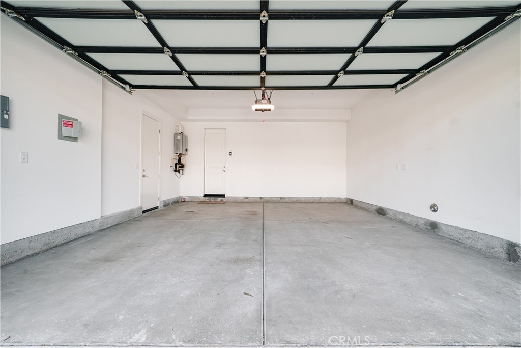 https://media.crmls.org/medias/ee2c78bf-3335-412e-a9d9-c0a235a50d69.jpg?preset=X-Large