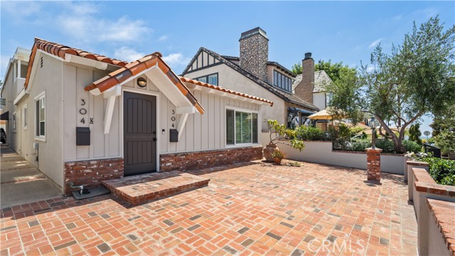 Detail Gallery Image 1 of 33 For 304 Larkspur Ave, Corona Del Mar,  CA 92625 - 3 Beds | 2/1 Baths