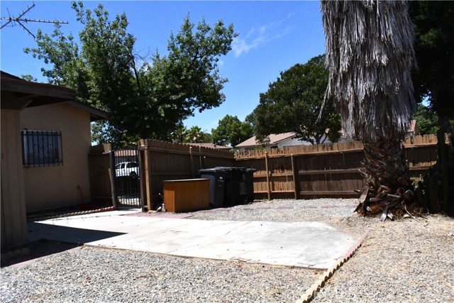 1956 Calle Arboleda, Hemet CA: https://media.crmls.org/medias/ee2d57ea-19ed-4a0b-bd6a-1d1e59d1d15d.jpg