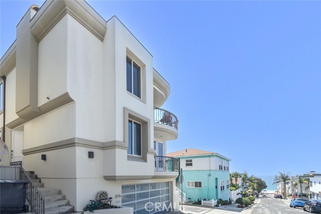 Detail Gallery Image 4 of 53 For 216 23rd St, Manhattan Beach,  CA 90266 - 4 Beds | 3 Baths