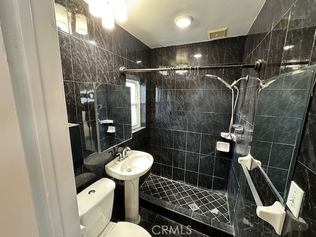 Detail Gallery Image 17 of 29 For 2820 W Chandler Bld, Burbank,  CA 91505 - 3 Beds | 2 Baths