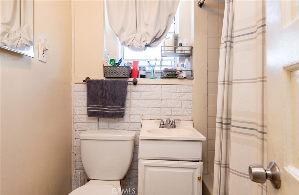 https://media.crmls.org/medias/ee2fbfbb-dc99-4ccc-a407-671029bf05a3.jpg?preset=X-Large