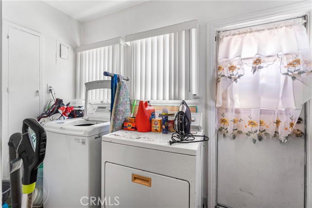8020 Mckinley Avenue, South Gate CA: https://media.crmls.org/medias/ee2fdbba-b534-4a2a-ab2d-9c51853e8d8f.jpg