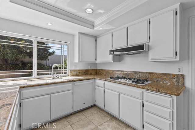 Detail Gallery Image 10 of 35 For 17849 San Rafael St, Fountain Valley,  CA 92708 - 4 Beds | 2/1 Baths