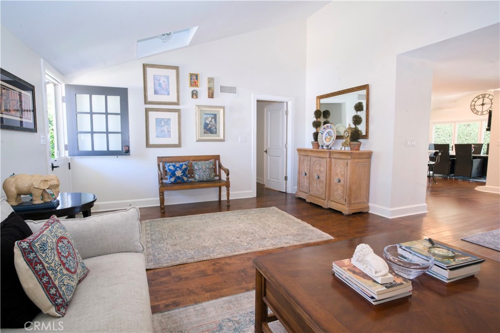 MLS #OC25164234 img 4