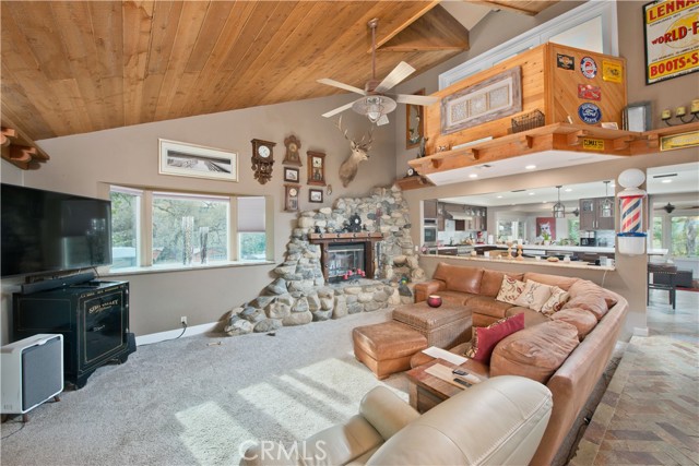 1255 Hilltop Road photo 4