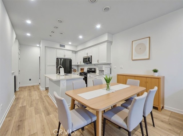 Detail Gallery Image 8 of 28 For 16428 Whittier Bld #2,  Whittier,  CA 90603 - 3 Beds | 3 Baths