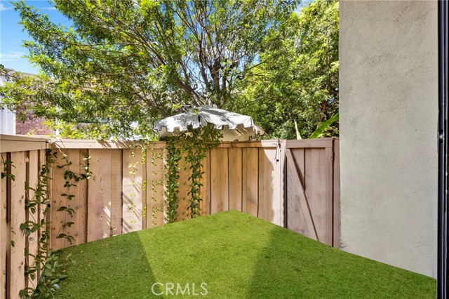 5533 Edward E Horton Lane, Encino CA: https://media.crmls.org/medias/ee319adf-b1c7-4fb8-9bd0-da9f51395c0c.jpg