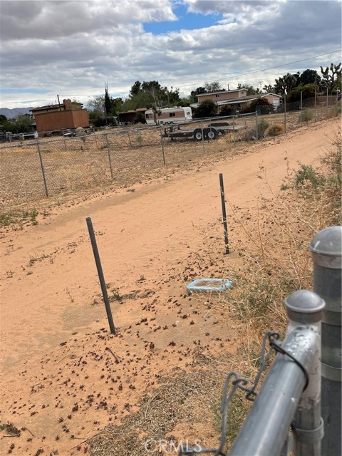 14317 Jicarilla Road, Apple Valley CA: https://media.crmls.org/medias/ee33474d-8e94-4b46-8661-9656c011cd77.jpg