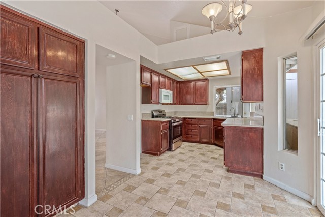 Detail Gallery Image 9 of 21 For 26038 Pinzon Ct, Moreno Valley,  CA 92555 - 3 Beds | 2/1 Baths