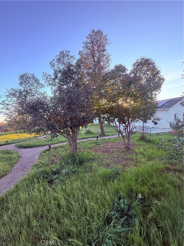 https://media.crmls.org/medias/ee347b1d-9250-4e64-982c-a94452cd250c.jpg?preset=X-Large