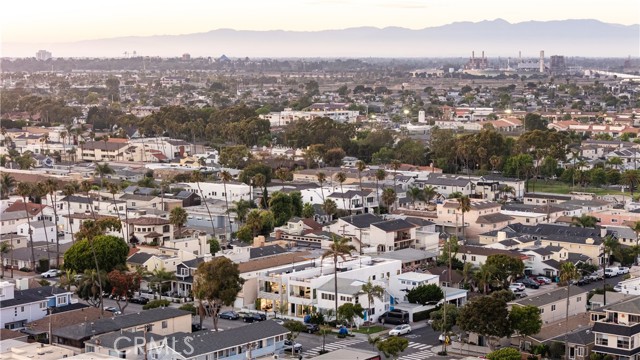 1315 Ocean Avenue, Seal Beach CA: https://media.crmls.org/medias/ee35cd7a-ff93-4566-b3f0-76ba0f1a8d03.jpg