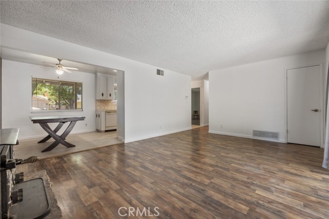 1920 E Orangeburg Avenue, Modesto CA: https://media.crmls.org/medias/ee360973-75f2-41f1-a19a-18946b82888f.jpg