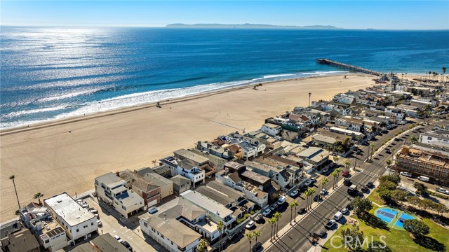 1707 W Balboa Boulevard, Newport Beach CA: https://media.crmls.org/medias/ee36563b-5f71-42e4-ae0a-b9f613945c48.jpg