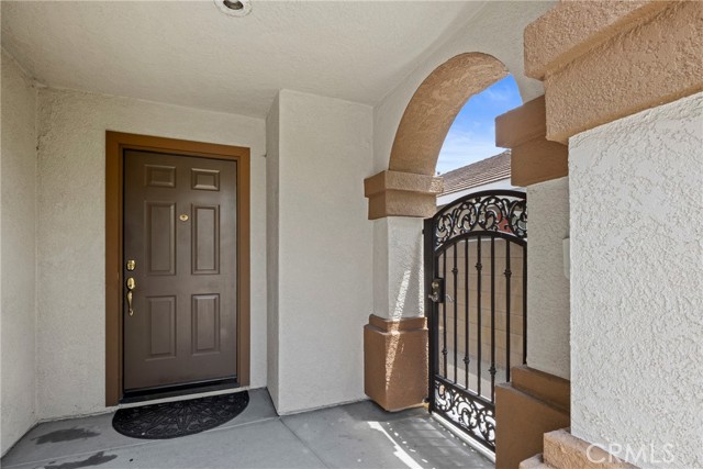 14998 Mustang Lane, Fontana CA: https://media.crmls.org/medias/ee36b6c8-28ca-4aa7-9df7-c4c7c5feb297.jpg