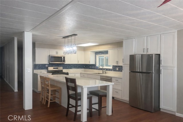 Detail Gallery Image 2 of 8 For 175 N Manzanita Ct, San Jacinto,  CA 92582 - 2 Beds | 2 Baths