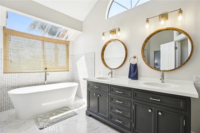 21391 Birdhollow Drive, Trabuco Canyon CA: https://media.crmls.org/medias/ee36e96d-2cc6-43f9-9b3b-af08a648d50b.jpg