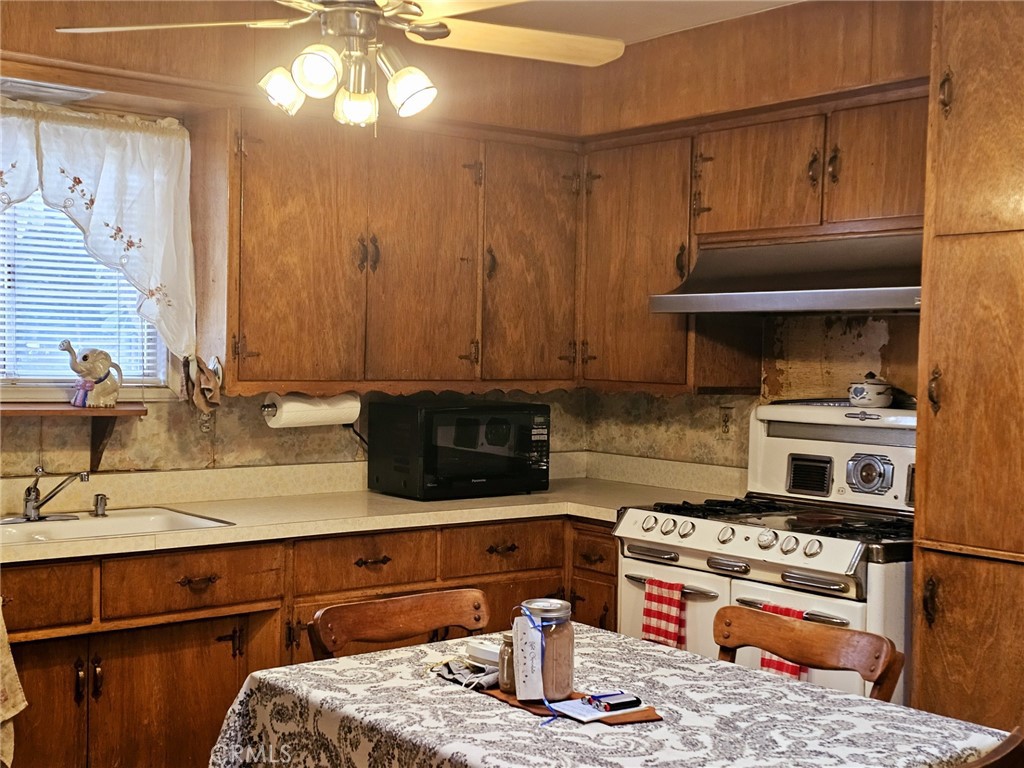 https://media.crmls.org/medias/ee37b035-2b06-4ac2-b329-3caa993ded8f.jpg?preset=X-Large