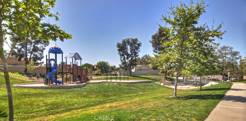 MLS #OC25081394 img 4