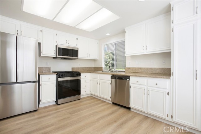 64 Rue Fontaine, Lake Forest CA: https://media.crmls.org/medias/ee385c9b-c727-4df2-b394-b0cd2c87064f.jpg