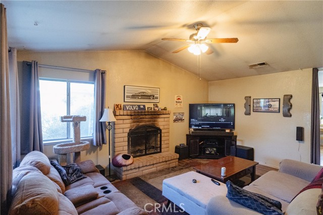 Detail Gallery Image 5 of 66 For 1070 E 23rd St, Merced,  CA 95340 - 3 Beds | 2 Baths