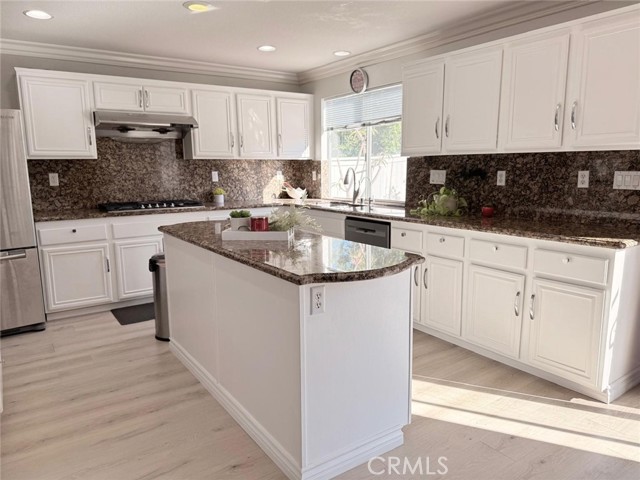 28 Calais, Irvine CA: https://media.crmls.org/medias/ee3887e9-53f0-4796-b7d2-cd17498f76fb.jpg
