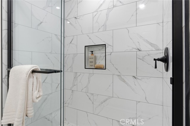 Detail Gallery Image 17 of 37 For 10820 Holman Ave #204,  Los Angeles,  CA 90024 - 2 Beds | 2 Baths