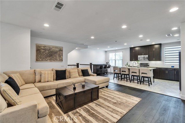 58 Origin, Irvine CA: https://media.crmls.org/medias/ee3924f1-4a2e-40ce-bca2-1795df799915.jpg